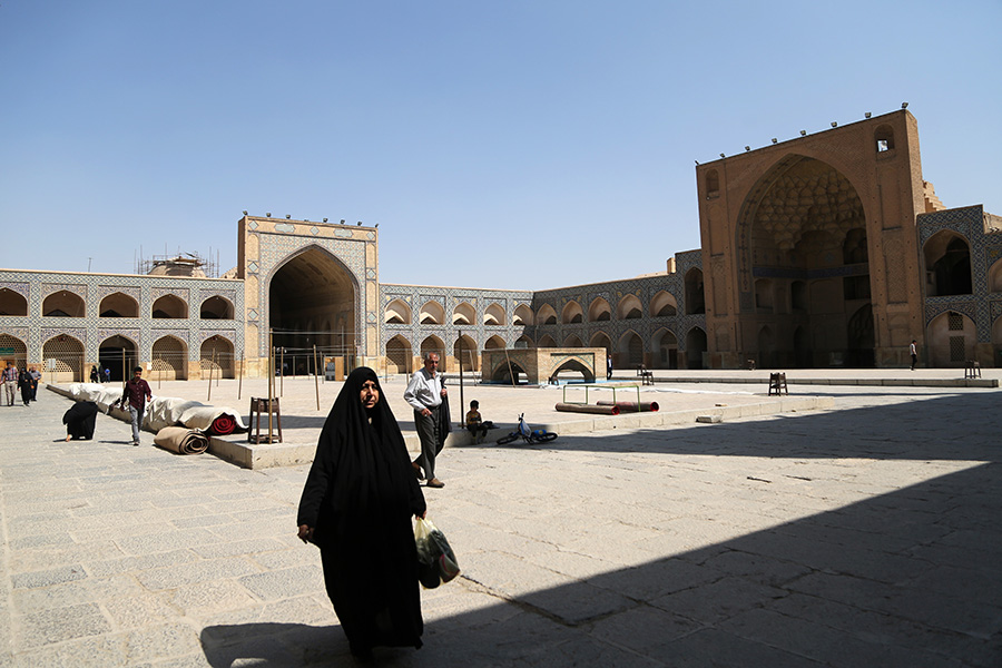 Büyük Selçuklu Devleti'nin başkenti İsfahan’da inşa ettiği Ulu (Atik) Cami, farklı mimari yapısı ve yüzlerce yıllık geçmişiyle tarihe tanıklık ediyor.