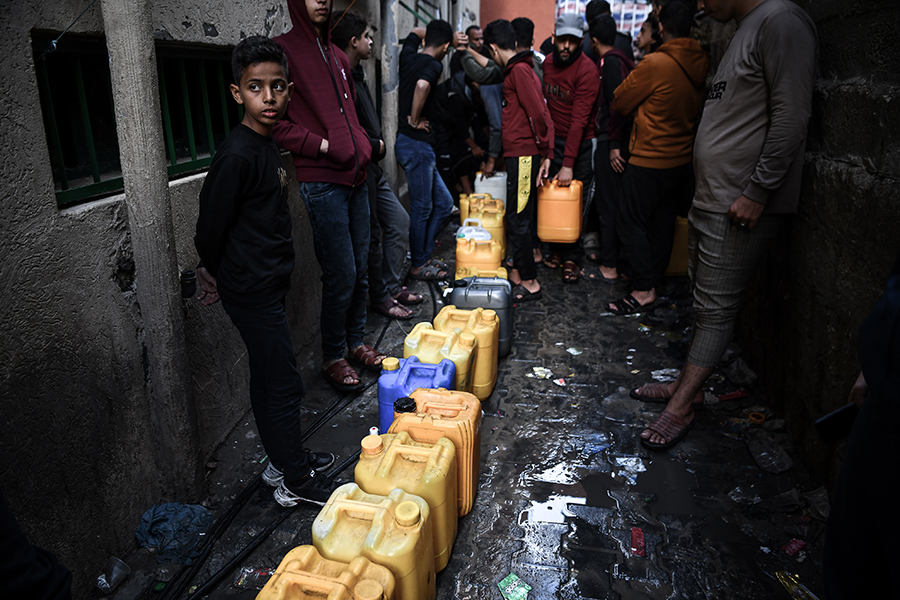 Katil İsrail saldırılarının devam ettiği Gazze Şeridi’nde binlerce Filistinlinin susuzluk riskiyle karşı karşıya olduğu bildirildi.