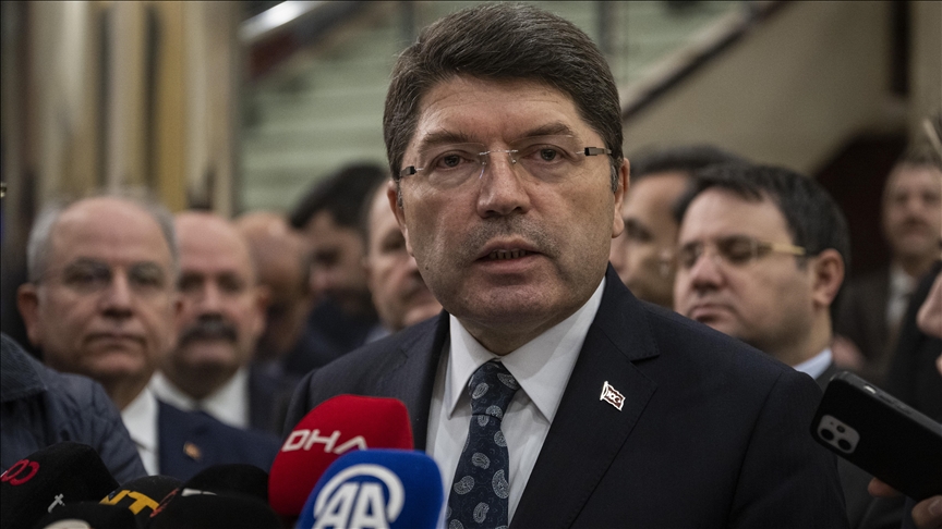 Adalet Bakanı Tunç Fatih Camisi'ndeki Saldırıya Ilişkin Soruşturma Çok Yönlü Devam Ediyor