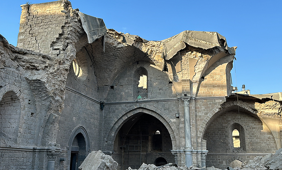 Katil İsrail güçleri, Gazze Şeridi'ne yönelik bombardımanlarında Gazze kentindeki 14 yüzyıllık tarihe sahip olan Gazze Ulu Camii'ni yıktı.