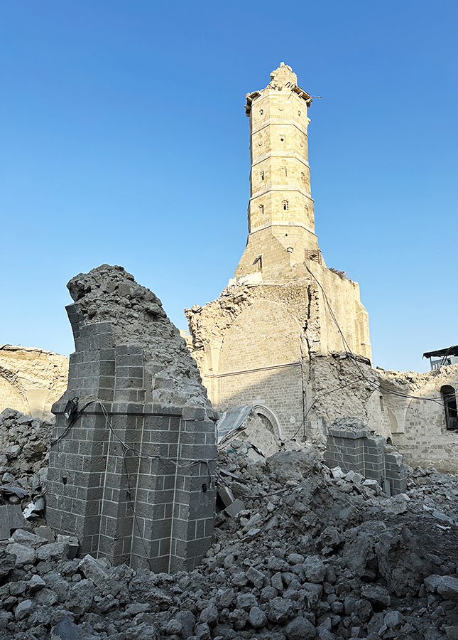 Katil İsrail güçleri, Gazze Şeridi'ne yönelik bombardımanlarında Gazze kentindeki 14 yüzyıllık tarihe sahip olan Gazze Ulu Camii'ni yıktı.