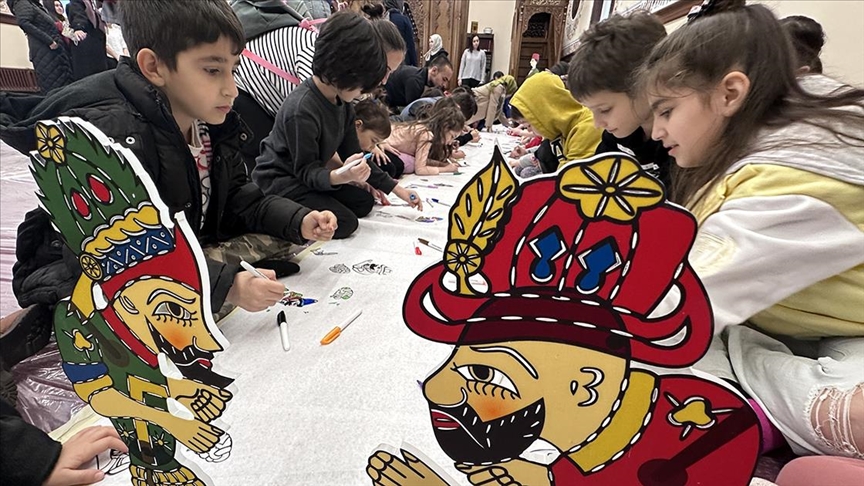 New Jersey'deki Türk Camisinde Çocuklara Hacivat Karagöz Gölge Oyunu Gösterimi Yapıldı