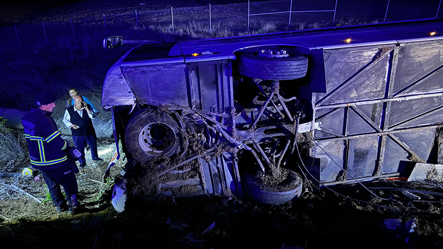 Aksaray'da Yolcu Otobüsünün Devrilmesi Sonucu 2 Kişi Öldü, 34 Kişi Yaralandı (3)