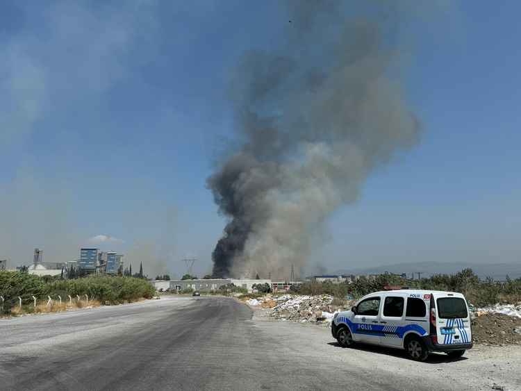Aydın'da Kağıt Fabrikasındaki Yangın Işletmenin Ikinci Kısmına Sıçradı 2