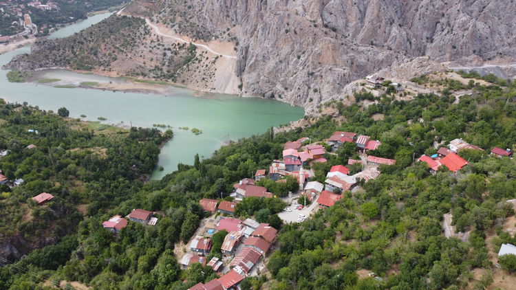 Erzincan'da 40 Yıllık Muhtar Şükrü Dede Köyün Işlerine Atv'siyle Yetişiyor (2)