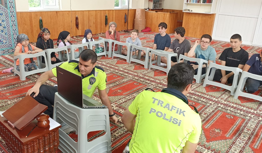 Espiye'de Yaz Kur’an Kursu Öğrencilerine Trafik Eğitimi 2