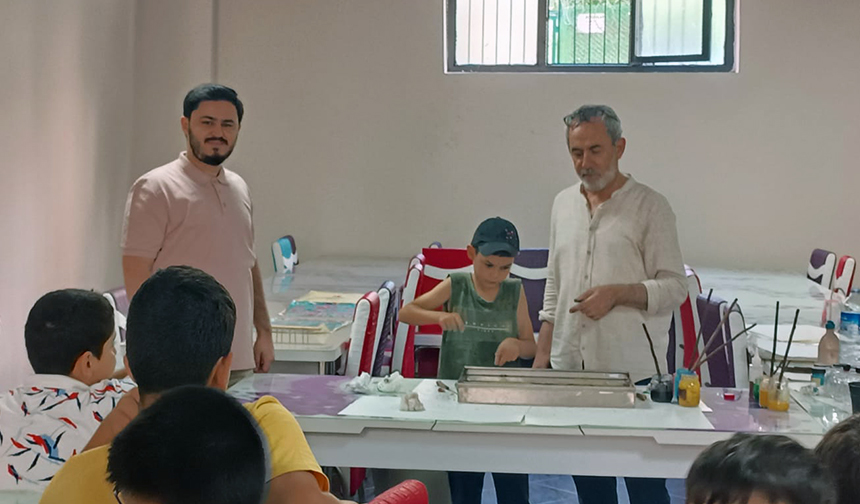 Pendik'te Yaz Kur’an Kursu Öğrencileri Ebru Sanatı Ile Tanıştı01