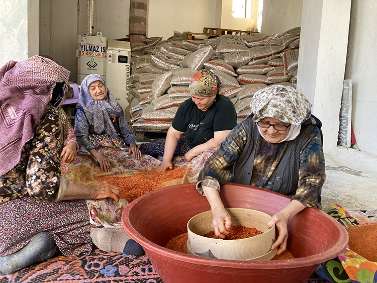 90 Yaşındaki 3 Arkadaş Uzun Ömürlerini Tarhanaya Ve Dostluğa Borçlu 2