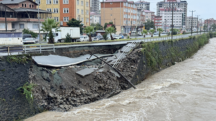 Artvin Hopa Kara Yolunda Çökme Meydana Geldi 2