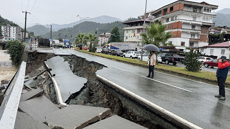 Artvin Hopa Kara Yolunda Çökme Meydana Geldi 3