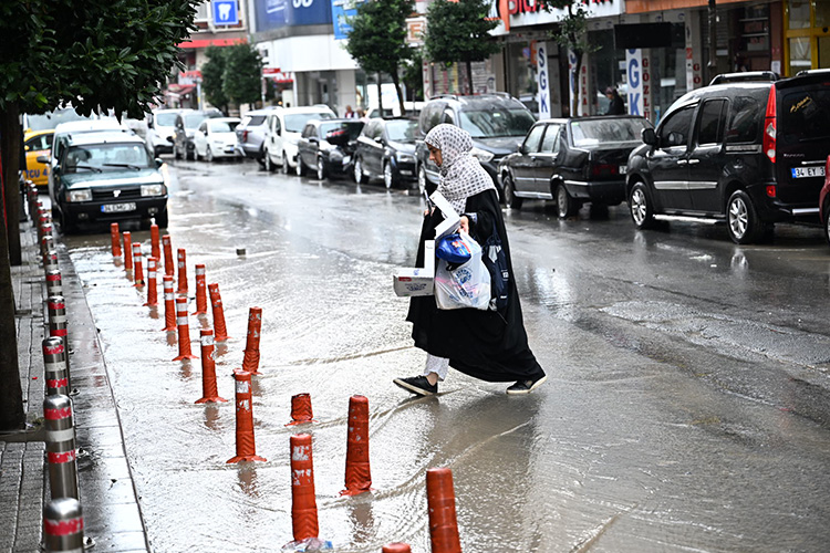 İstanbul'da Aralıklarla Sağanak Etkili Oluyor 2