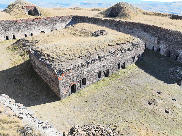 Mehmetçik Ecdadın Vatan Savunmasında Kullandığı Erzurum'daki Tabyaları Temizledi 3