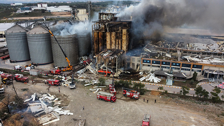 Sakarya'da Makarna Fabrikasındaki Patlamada 30 Kişi Yaralandı 2