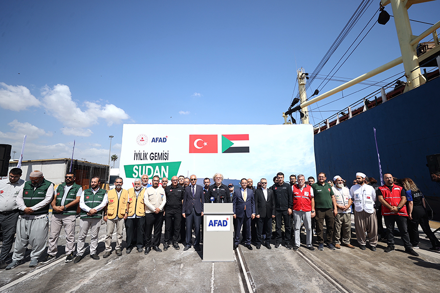 Sudan'a Insani Yardım Malzemesi Ulaştıracak Gemi Mersin'den Uğurlandı (3)