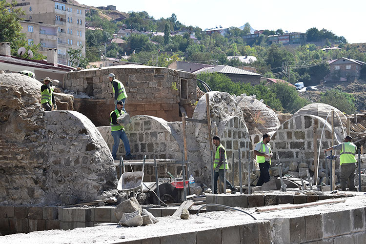 Bitlis'teki Tarihi Han, Hamam Ve Caminin Restorasyonu Sürüyor 2