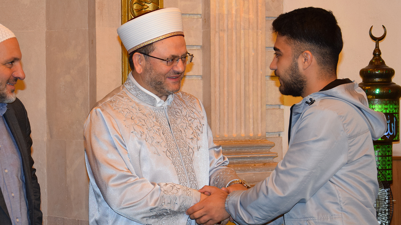 Dr Kondi Gençlerle Sabah Namazında Buluştu 5