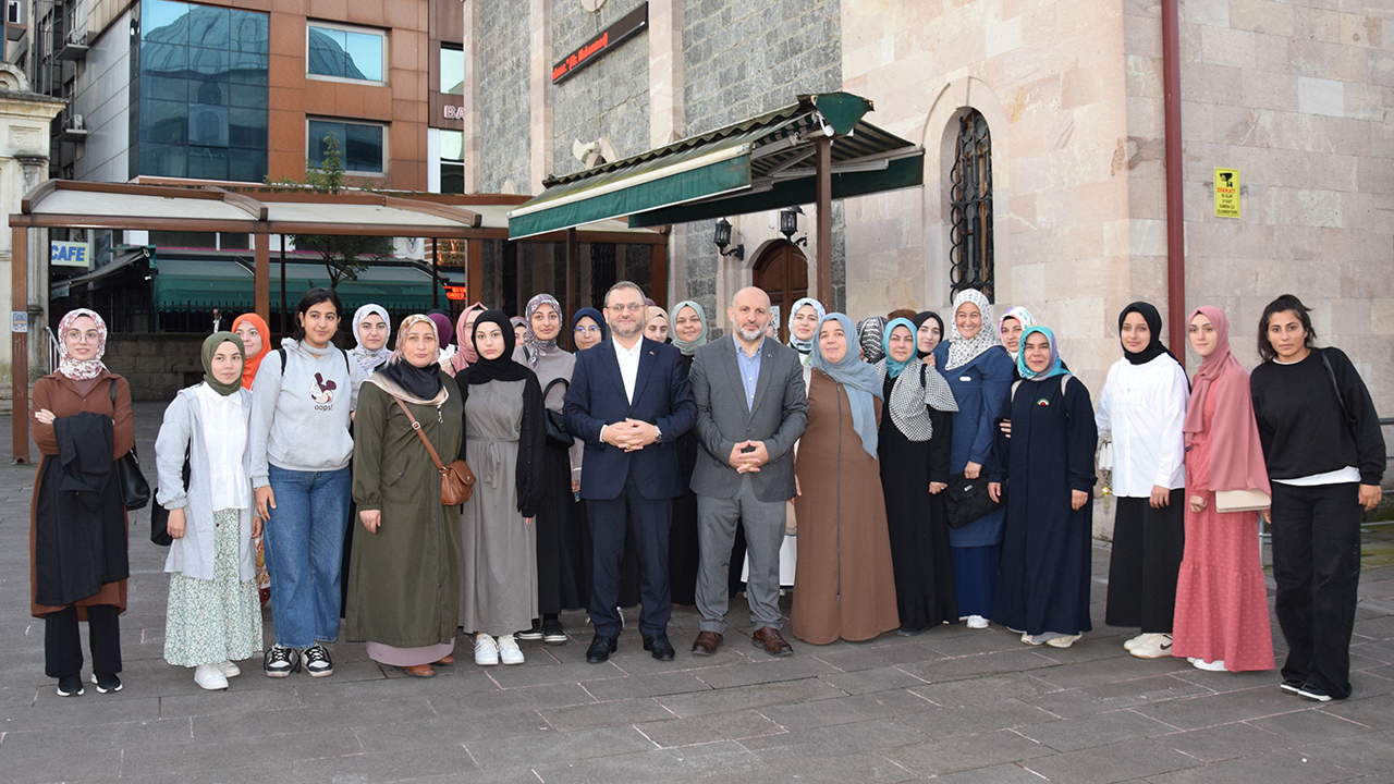 Dr Kondi Gençlerle Sabah Namazında Buluştu 7