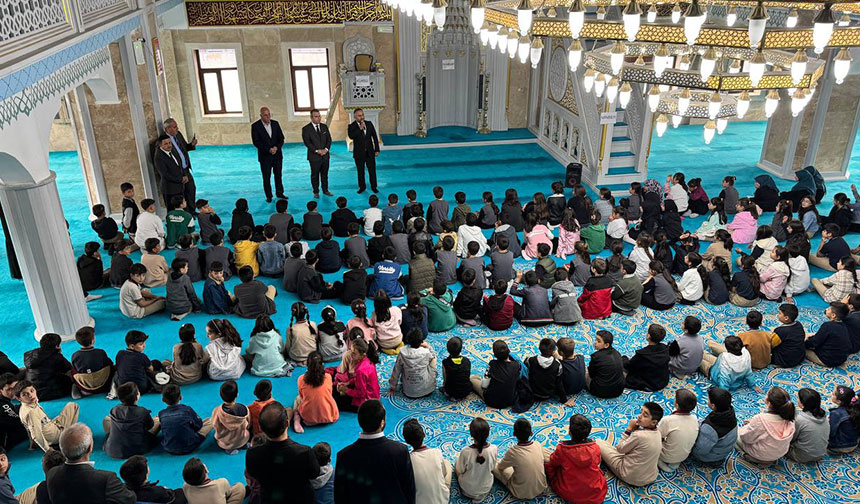 Hakkari Cami Çocuk 33