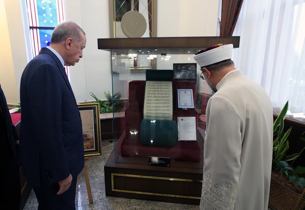 Cumhurbaşkanı Erdoğan, “Belgelerle Diyanet İşleri Başkanlığı” Adlı Sergiyi Gezdi (2)