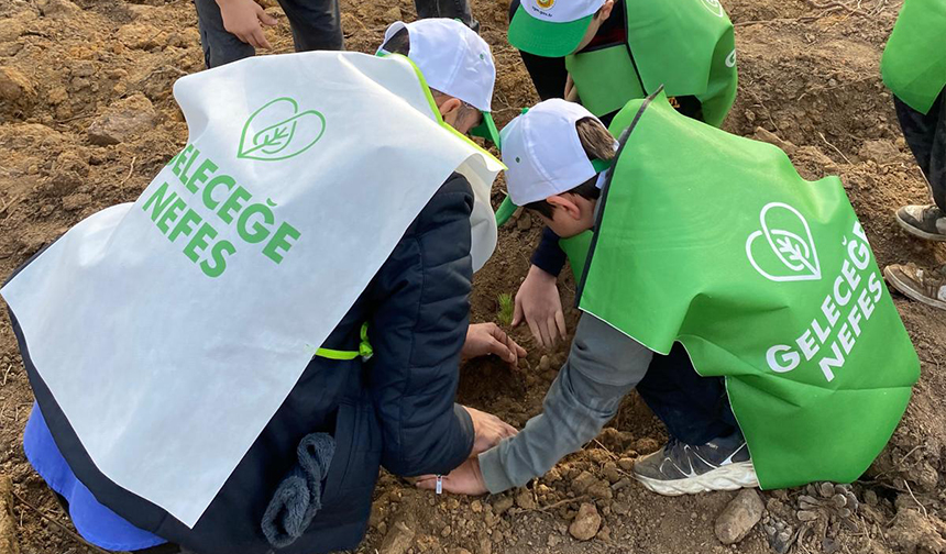 Pendik'te Fidanlar Toprakla Buluştu04