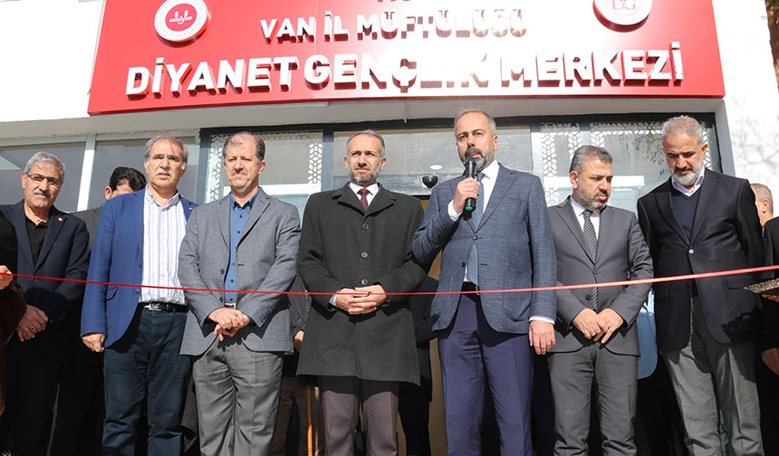 Van Yüzüncü Yıl Üniversitesi'nde Diyanet Gençlik Merkezi Açıldı 11