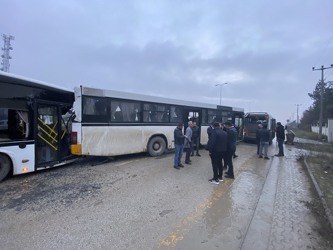 Ankara'da Zincirleme Trafik Kazasında 31 Kişi Yaralandı 2