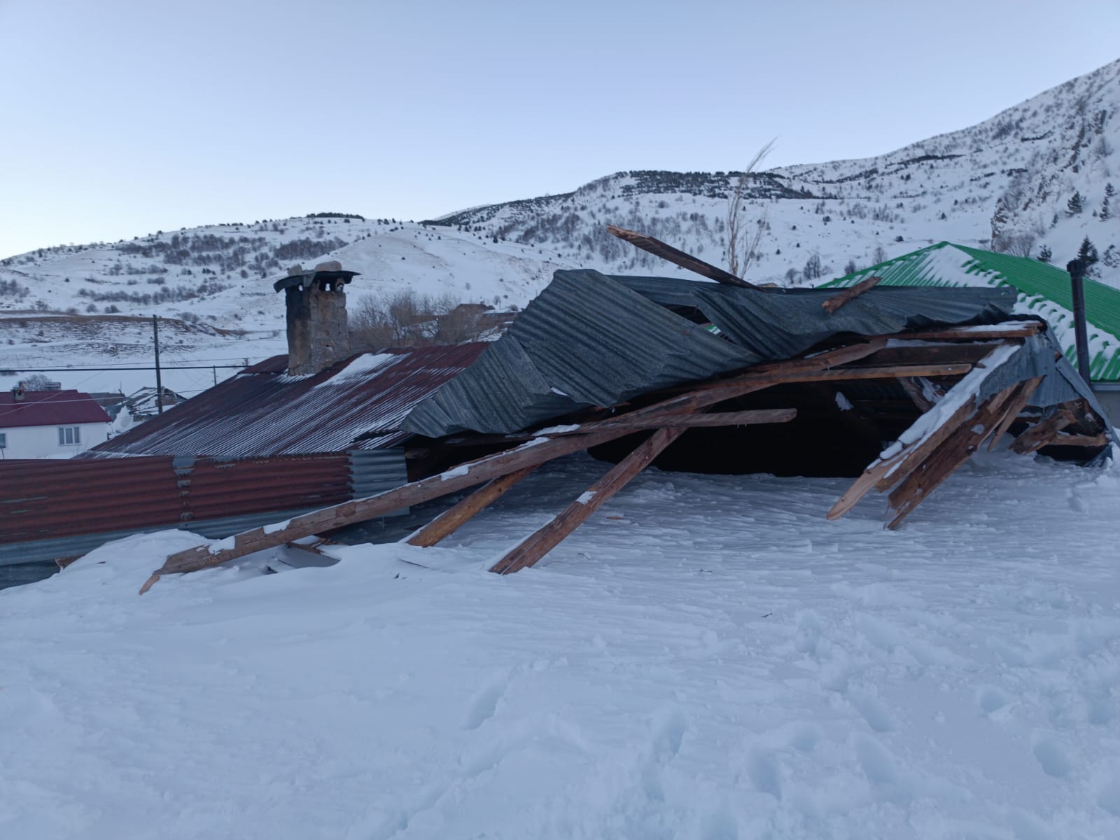 Ardahan'da Kullanılmayan Cami Lojmanına Çığ Düştü (3)