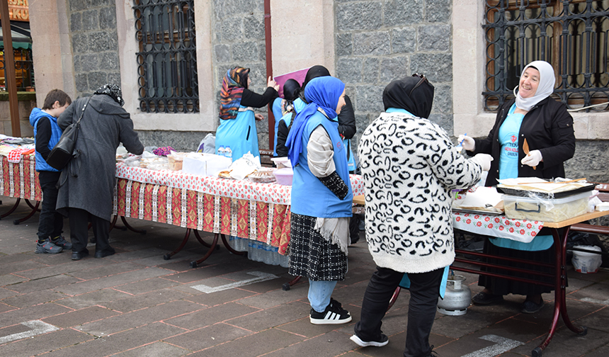 Depremden Etkilenen Camiler Için Hayır Çarşısı Kuruldu 3