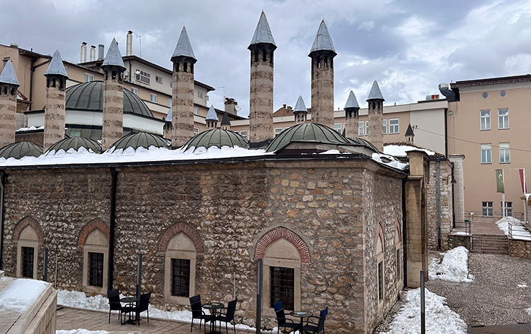 Osmanlı'nın Bosna Hersek'teki Mirası Gazi Hüsrev Bey Medresesi 488 Yıldır Eğitim Veriyor (5)