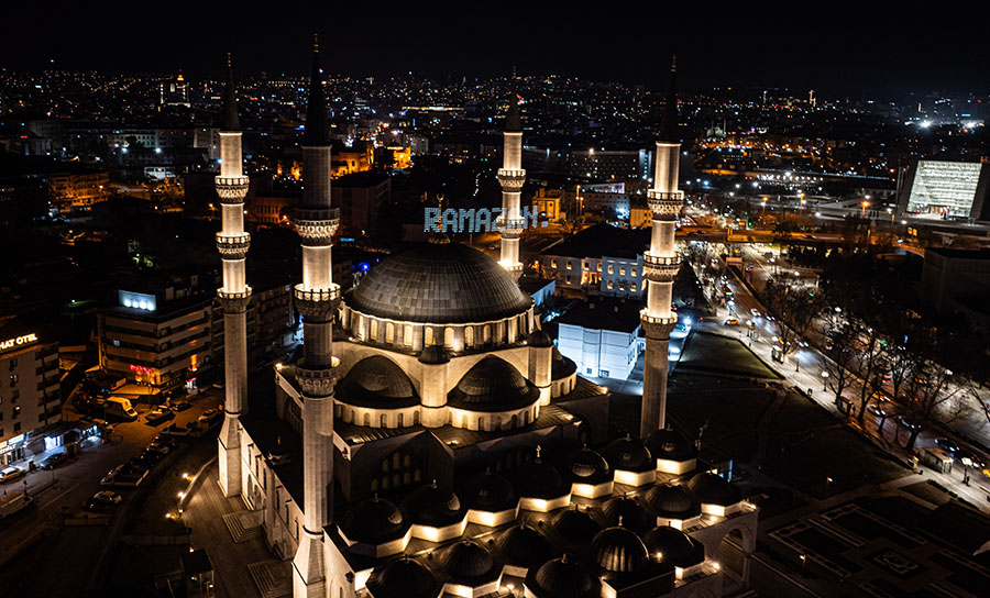 Ankara’daki camiler mahyalarla süslendi – Diyanet Haber