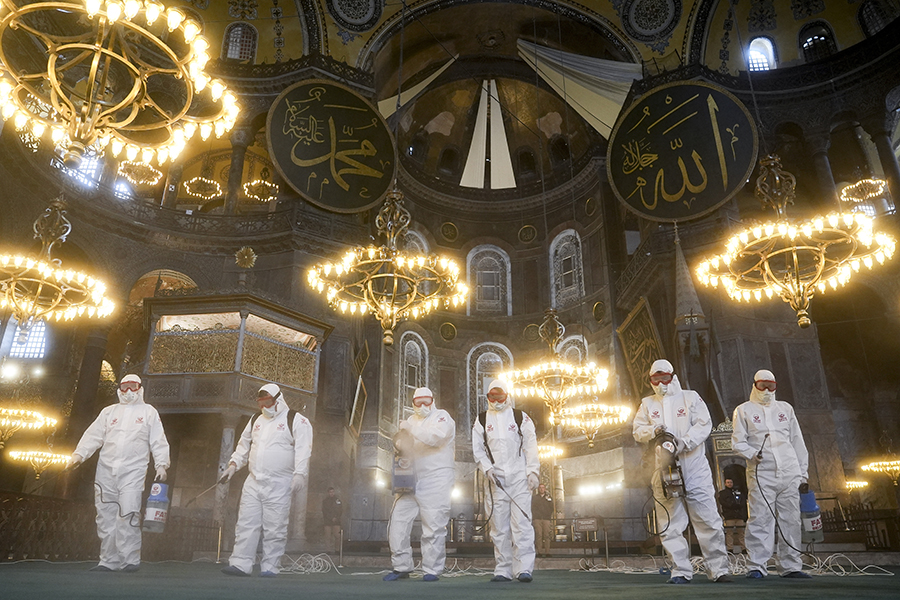 Ayasofya-i Kebir Cami-i Şerifi’nde ramazan temizliği yapıldı Ayasofya-i Kebir Cami-i Şerifi’nde ramazan temizliği yapıldı
