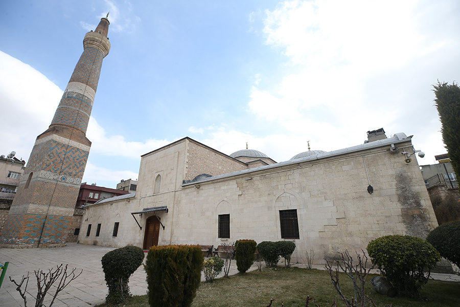 2025.02.27 Siirt'te 9 Asırlık Cami On Bir Ayın Sultanına Hazır (2)