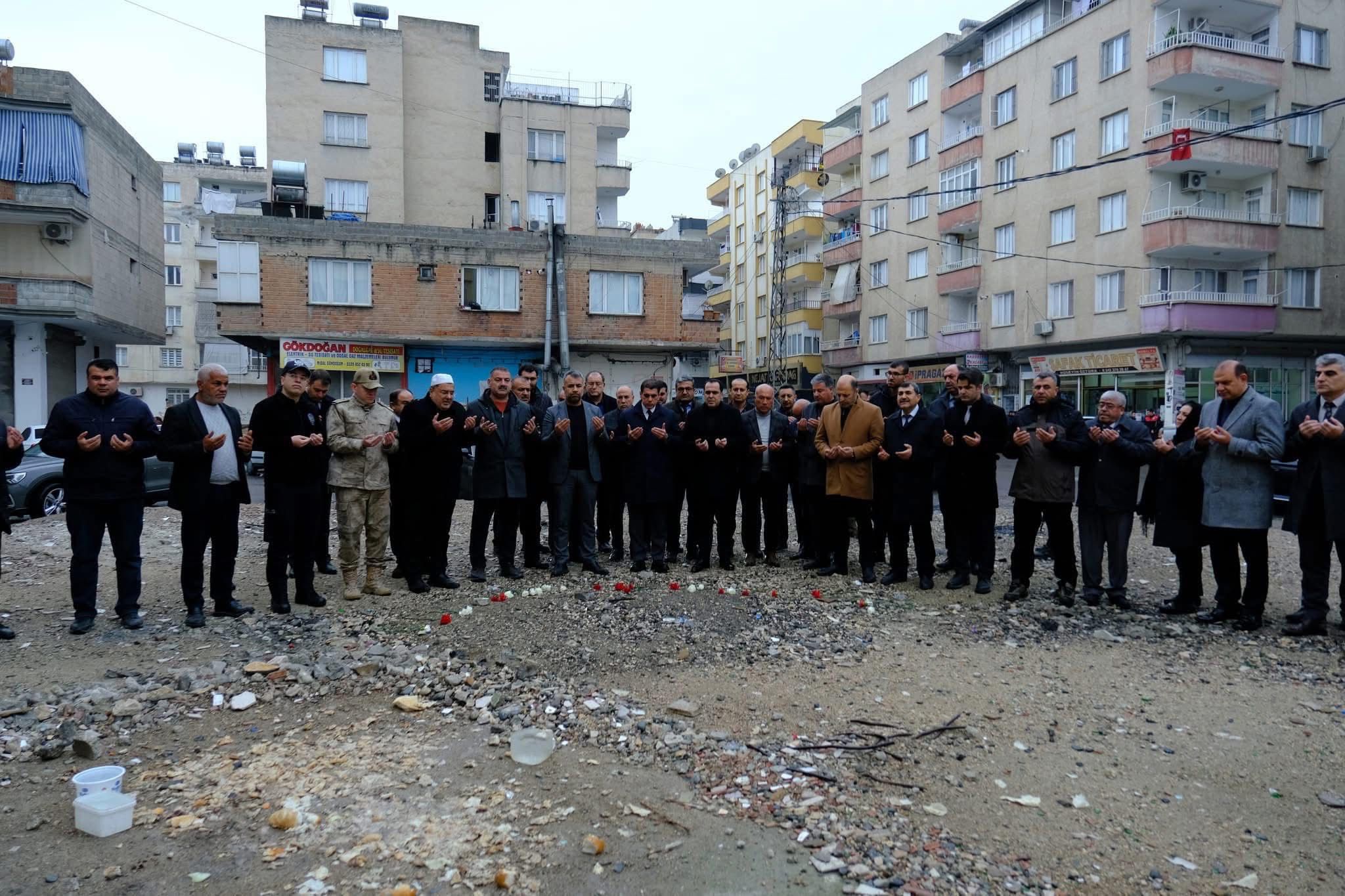 Depremde Vefat Edenler Unutulmadı3