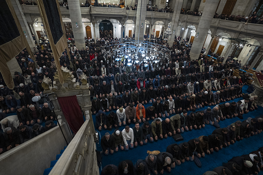 2025.02.13 İstanbul Eyüp Sultan Camii'nde Berat Kandili İdrak Edildi (3)