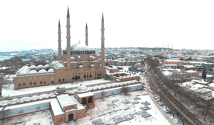 Selimiye Camii Kar Yağışıyla Başka Bir Güzelliğe Büründü (2)