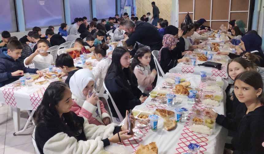 İzmit’te Çocuklara Özel Iftar Programı02