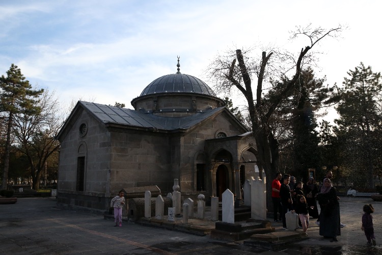 Oruçlarını Mevlana'nın Hocası Seyyid Burhaneddin'in Ocağında Açıyorlar 2