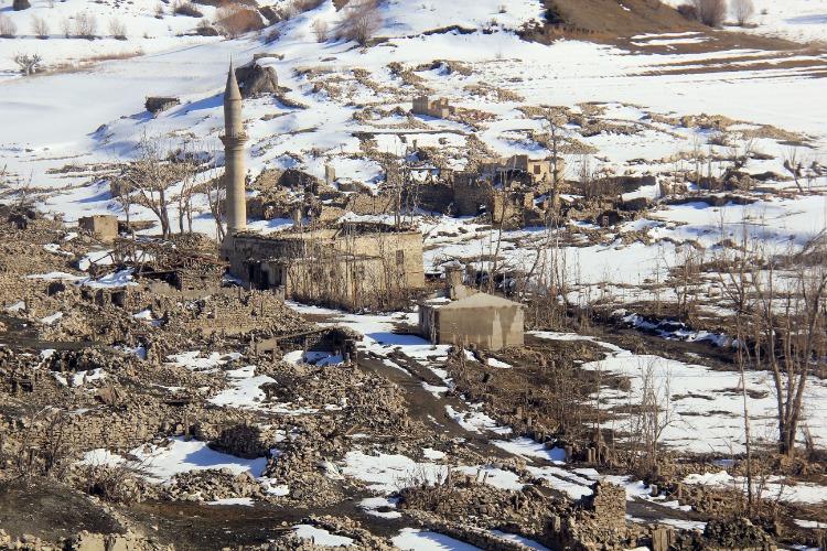 Sivas'ta Baraj Altında Kalan Köy Sular Çekilince Tamamen Ortaya Çıktı 2