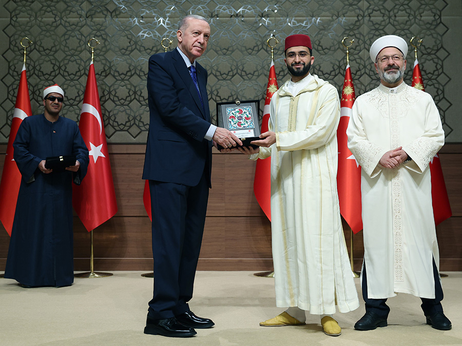2025.04.30 Cumhurbaşkanı Erdoğan, Uluslararası Kur'an I Kerim'i Güzel Okuma Yarışması Programına Katıldı (16)