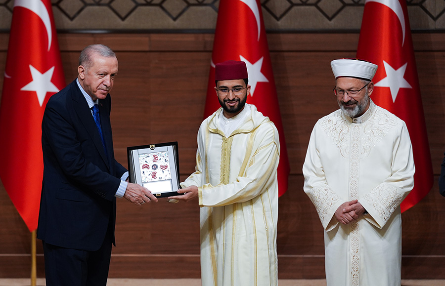 2025.04.30 Cumhurbaşkanı Erdoğan, Uluslararası Kur'an I Kerim'i Güzel Okuma Yarışması Programına Katıldı (17)