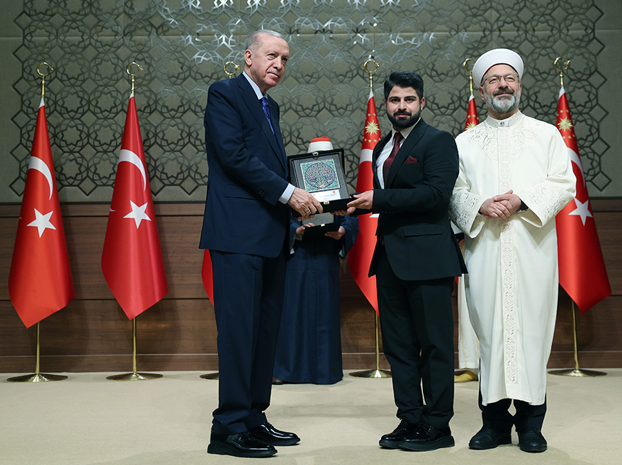 2025.04.30 Cumhurbaşkanı Erdoğan, Uluslararası Kur'an I Kerim'i Güzel Okuma Yarışması Programına Katıldı (18)