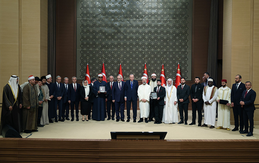 2025.04.30 Cumhurbaşkanı Erdoğan, Uluslararası Kur'an I Kerim'i Güzel Okuma Yarışması Programına Katıldı (23)