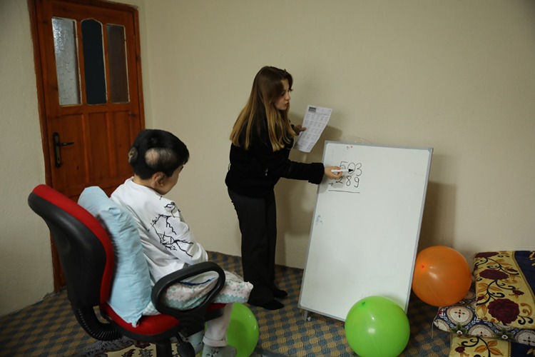 Hastalığı Nedeniyle Okula Gidemeyen Hamza Için Eğitim Seferberliği 2
