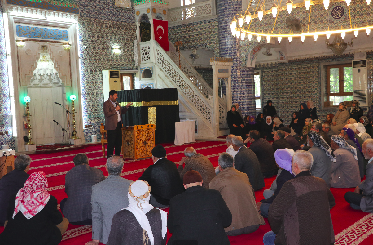 Şanlıurfa'da Hacı Adayları Kâbe Maketi Etrafında Tavaf Heyecanı Yaşadı