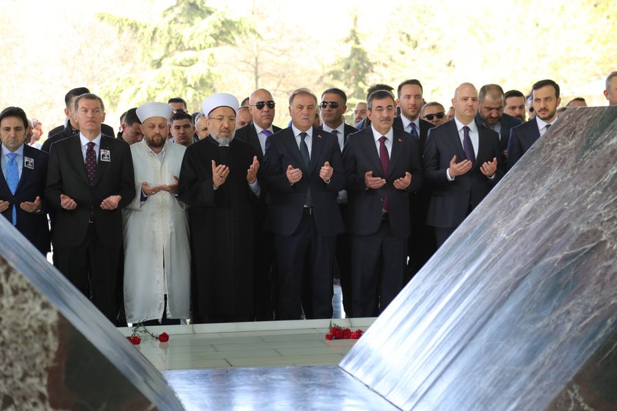 Turgut Özal (1)
