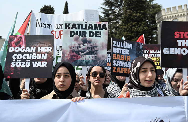 Üniversite Öğrencilerinden Beyazıt Meydanı'nda Gazze'ye Destek Eylemi (1)