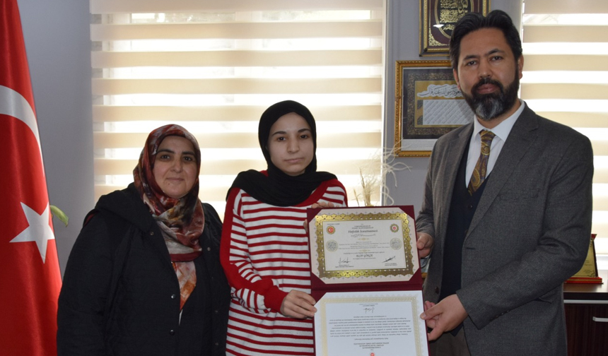 10 Ayda Hafız Oldu