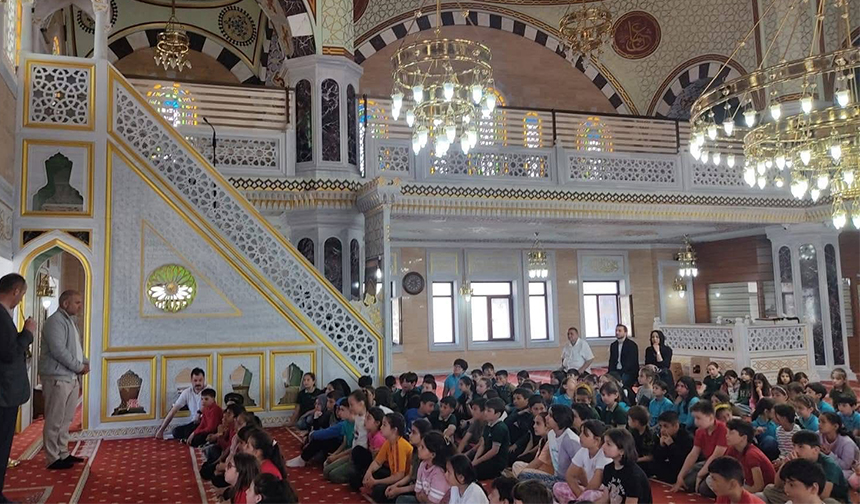 Espiyede Cami Çocuk Buluşması 1