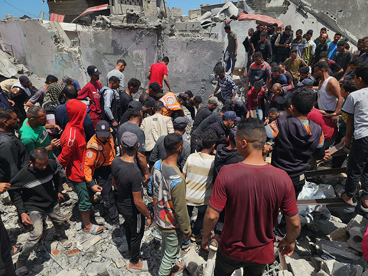 İsrail'in Gazze'ye Düzenlediği Saldırılarda 10 Filistinli Hayatını Kaybetti 2
