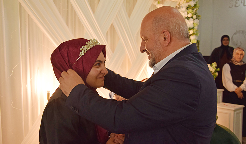 Örgün Eğitimle Birlikte 5 Öğrenci 15 Ayda Hafız Oldu 13